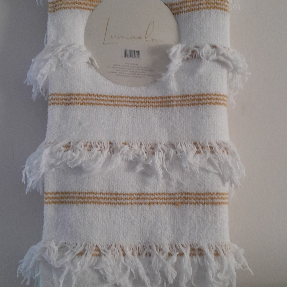 Lumina lou Woven Throw 50"x60" Color: White/Gold
